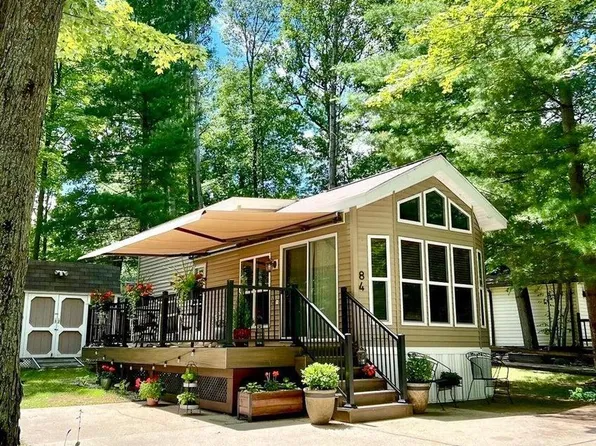 2757 Owens Dr Unit 84, Houghton Lake, MI 48629