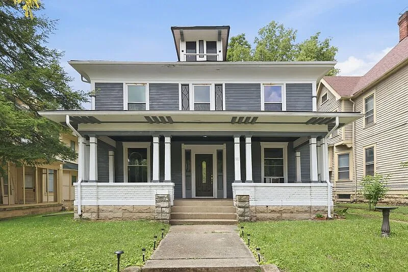 911 N Fountain Ave #1/2