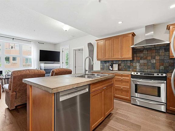 3rd image of 532 S 5th Ave NE #305