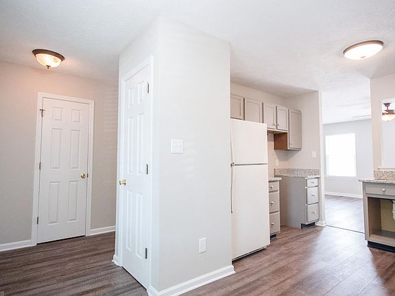 4th image of 208 Sherando Cir