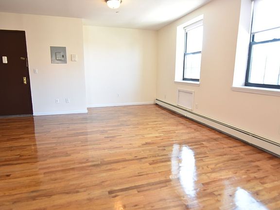 4th image of 473 Willis Ave APT 4A