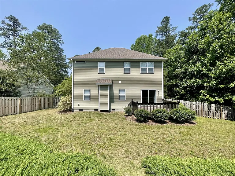 80 Lakeview Dr E — Photo 32