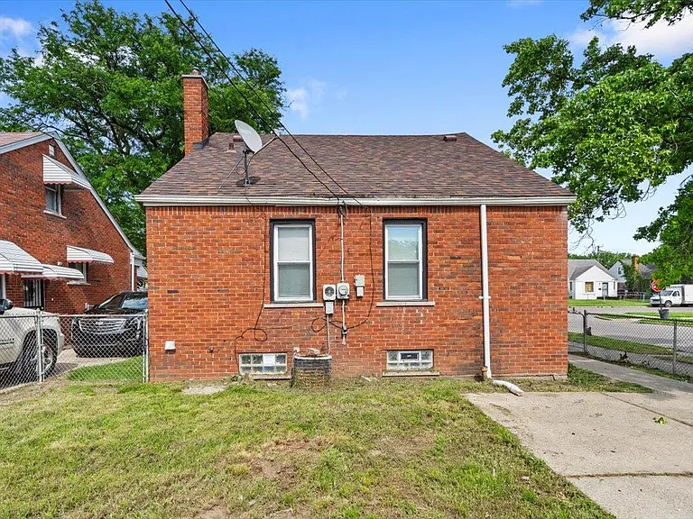 19953 Regent Dr — Photo 24