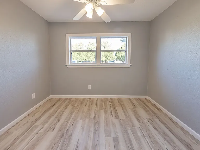 5409 Avenue D — Photo 17