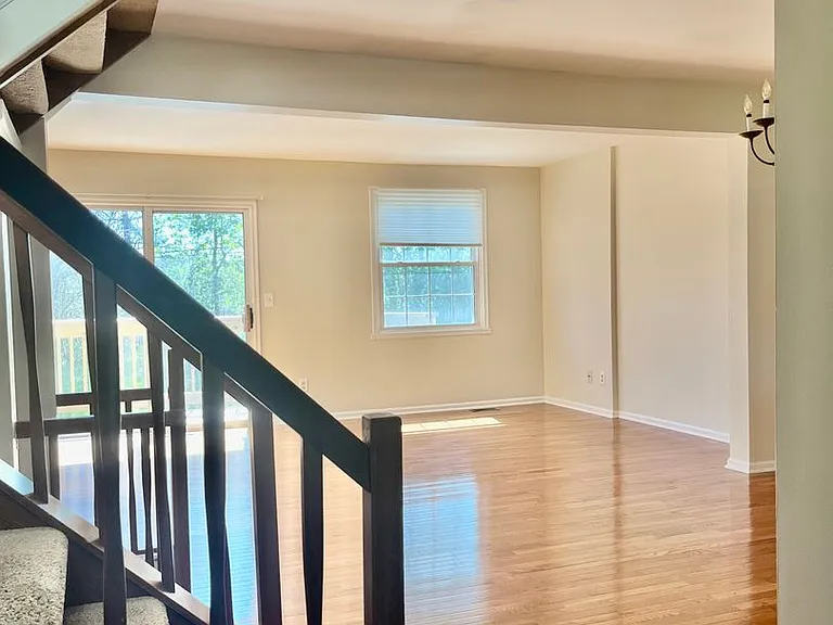 8136 Verbeck Dr — Photo 4