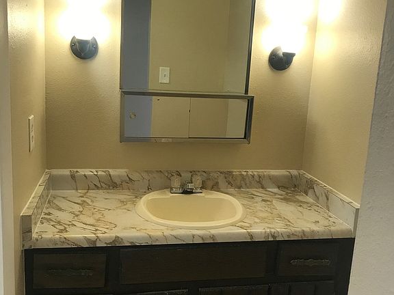 3rd image of 827 37th Ave APT 103