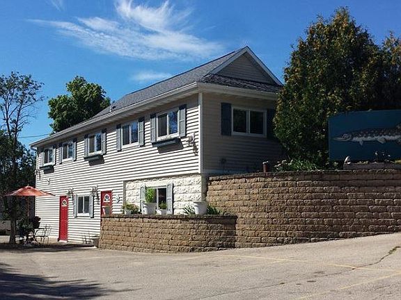 5th image of 3327 Lake Dr