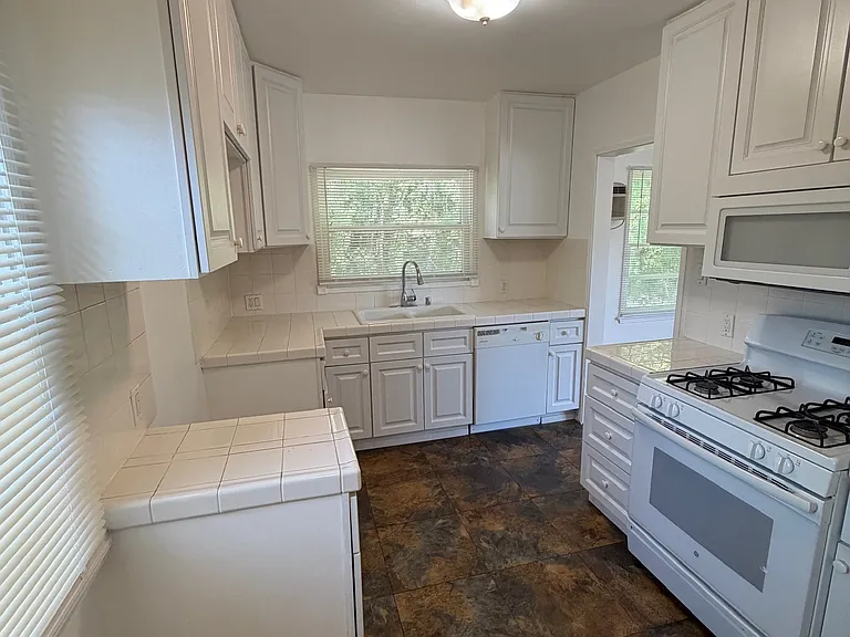 1431 Verd Oaks Dr #1433-1/2 — Photo 7