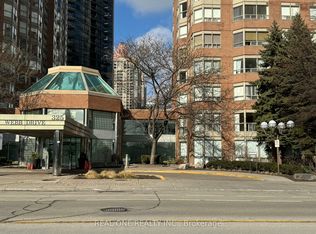 325 Webb Dr #909, Mississauga, ON L5B 3Z9