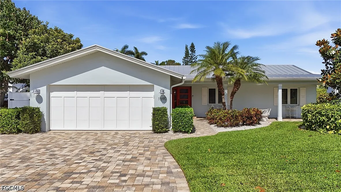 3 bed, 2.0 bath, 1776 sqft, $8,000 — Photo 2