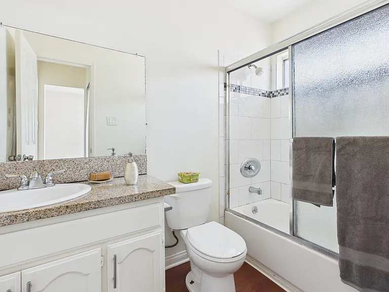 Sepulveda Manhattan Apartments — Photo 21