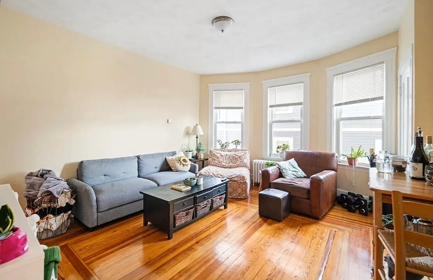 3 bed, 1.0 bath, 1094 sqft, $3,500 — Photo 4