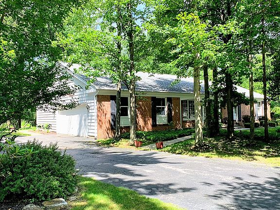 2nd image of 30 Dan Troy Dr
