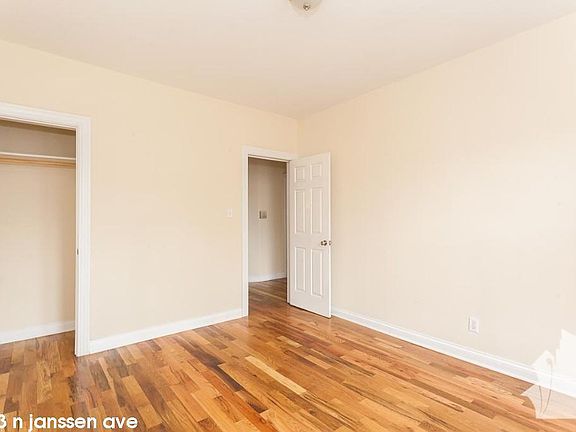 4th image of 3933 N Janssen Ave #311