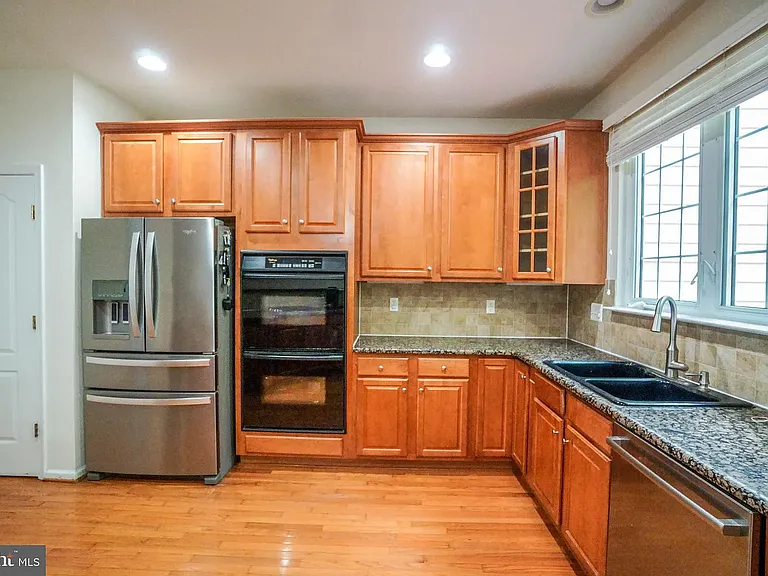 4459 Monmouth St — Photo 4