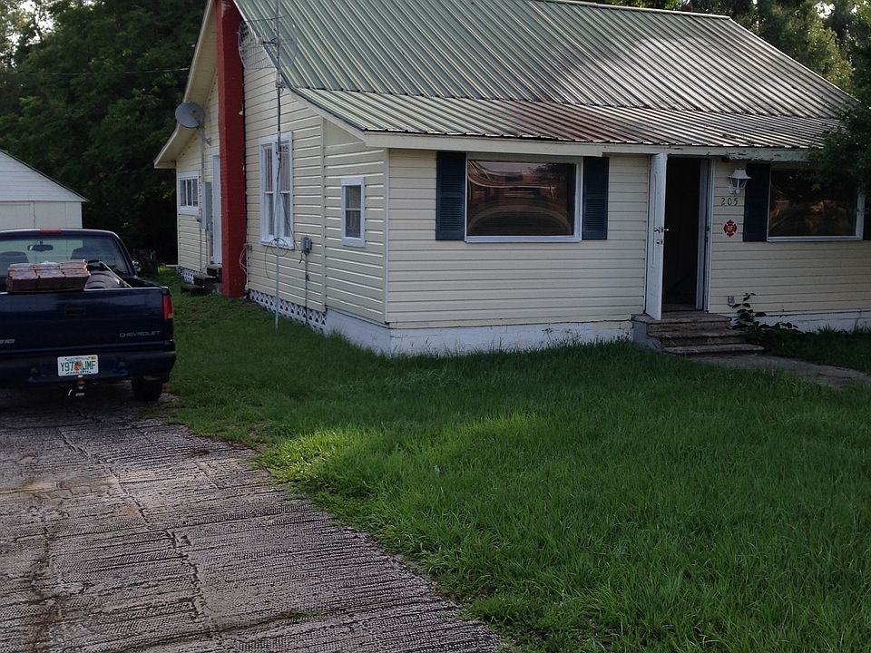  Front of the house 