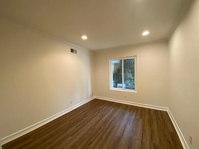 22539 Waterbury St — Photo 26