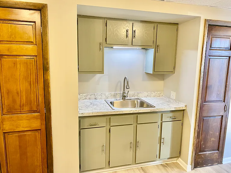 402 Tyson Pl #1 — Photo 4