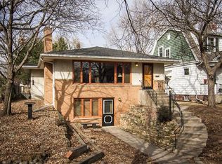 1671 Hewitt Ave, Saint Paul, MN 55104