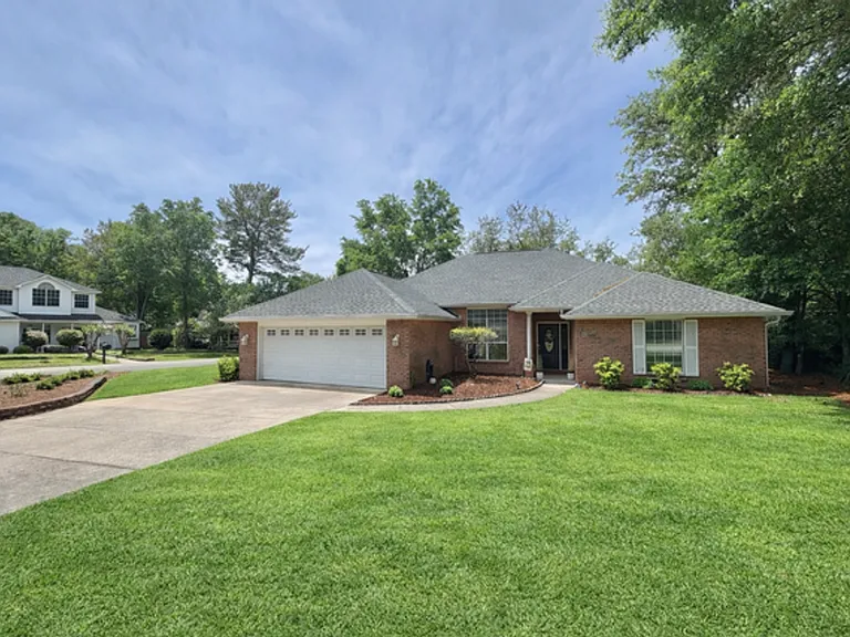 1660 Northridge Rd — Photo 1