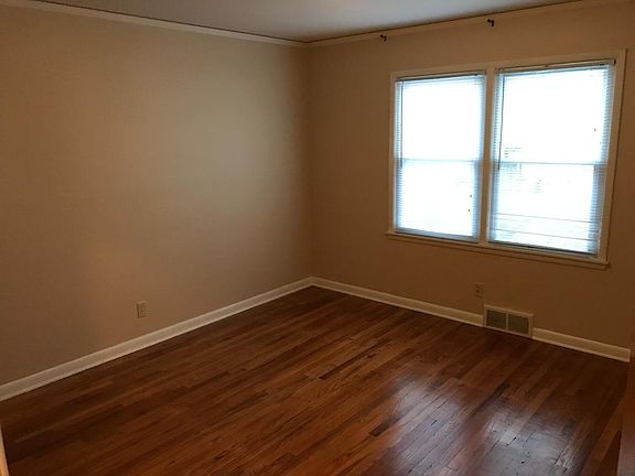 Bedroom 1 w/ 2 closets