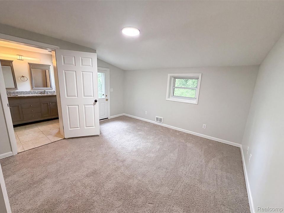 30406 Everett St, photo 4