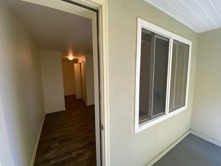 6th Ave Apartments — Photo 52