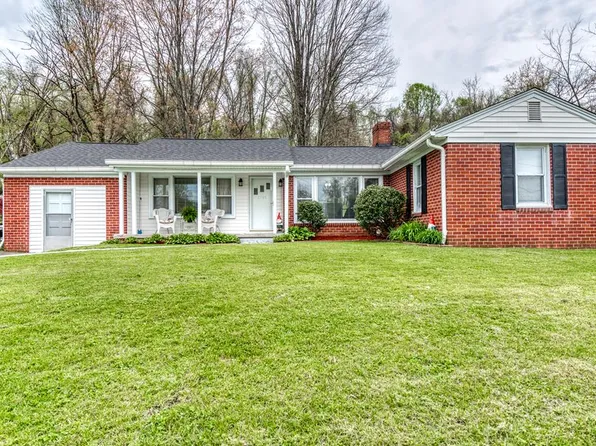 1745 Valley Dr, Bristol, VA 24201