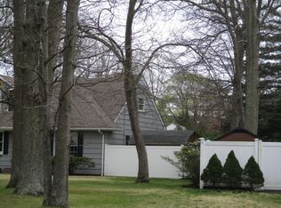 34 Timberpoint Rd, East Islip, NY 11730