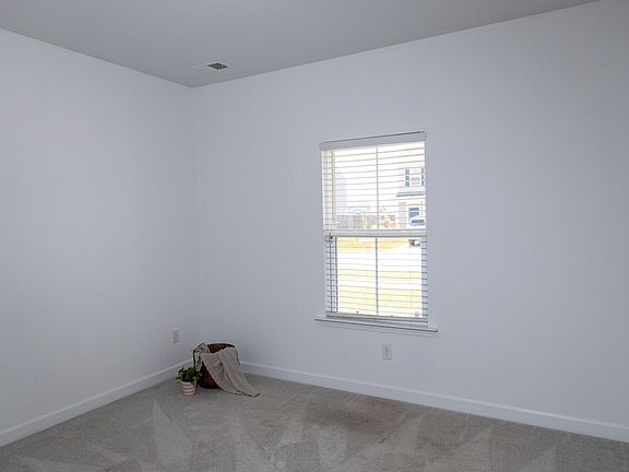 3rd image of 410 Carrara Dr