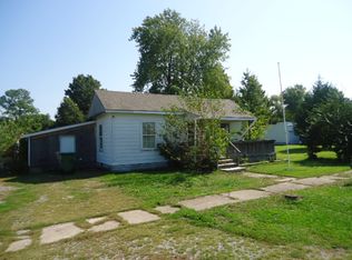 308 N 7th St, Elkville, IL 62932