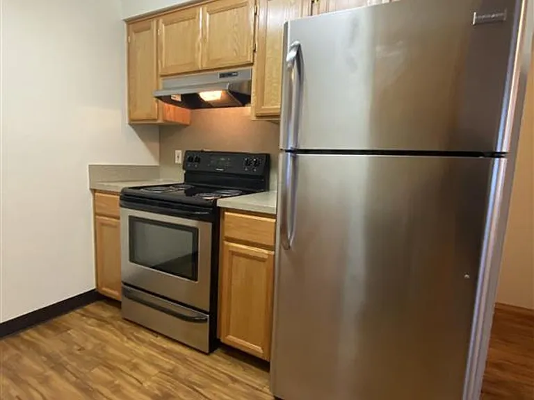 Laura Lane Apartments — Photo 2