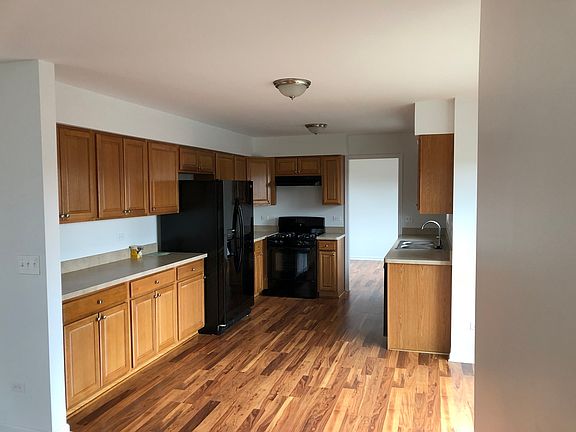 3rd image of 2919 Sun Valley Ct