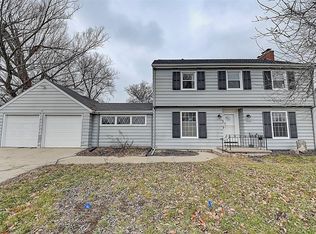 3430 White Oak Rd SE, Cedar Rapids, IA 52403