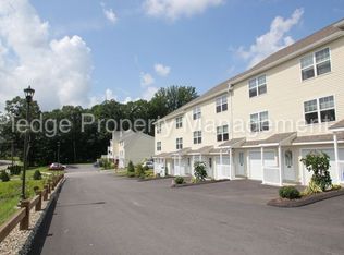 605 River View Ln, Norwich, CT 06360