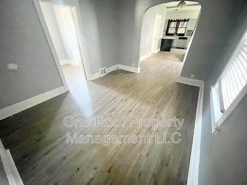3 bed, 2.0 bath, 1200 sqft, $1,500 — Photo 2
