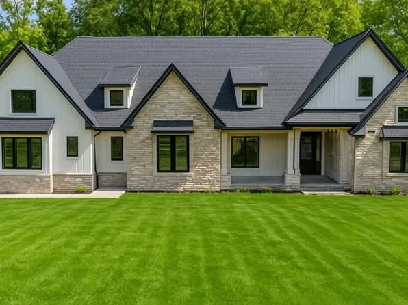 7509 Maple Ridge Dr, Clarkston, MI 48346