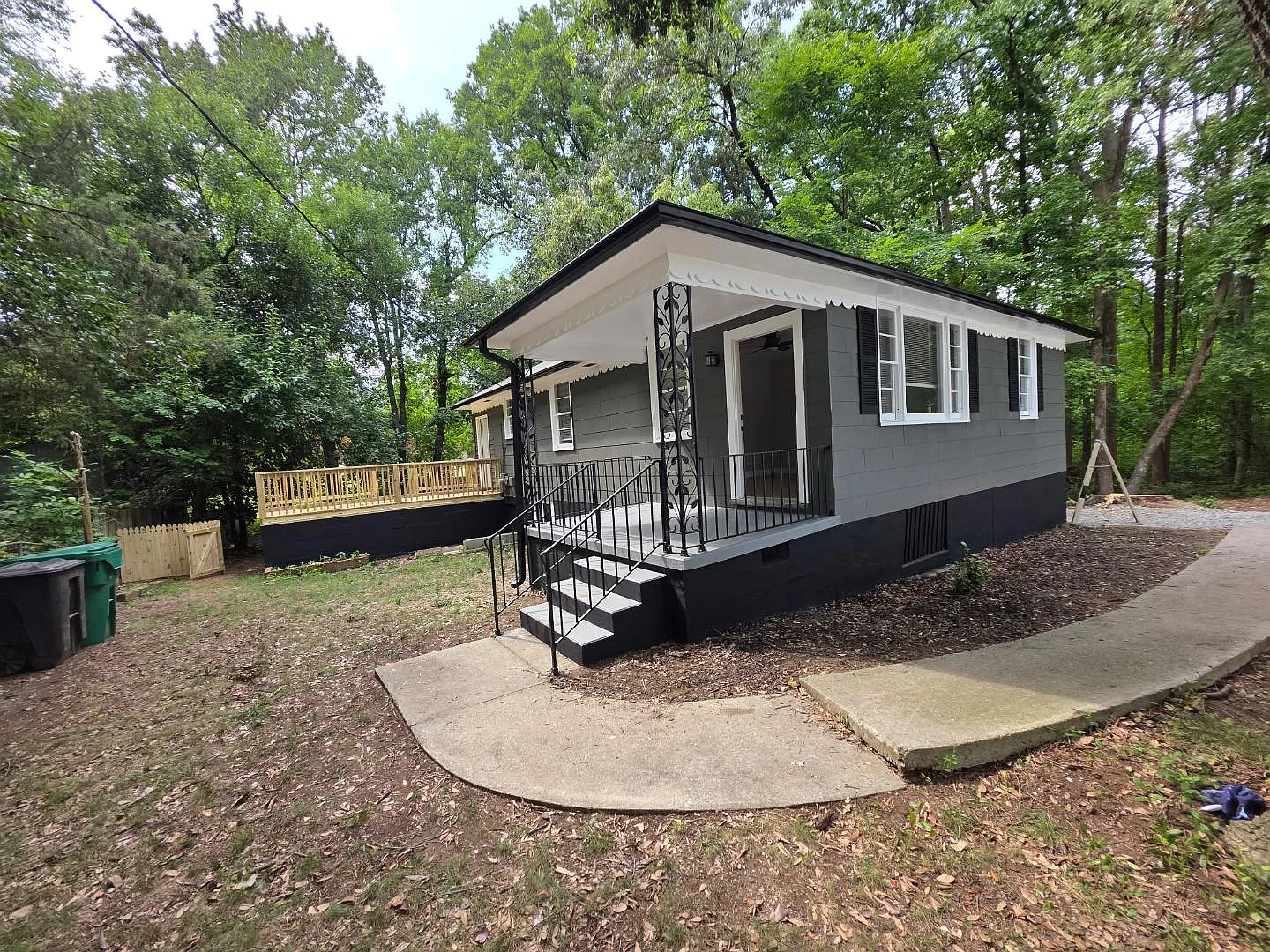 2106 Shore St — Photo 2