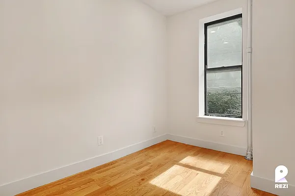 Rented by REZI | media 12