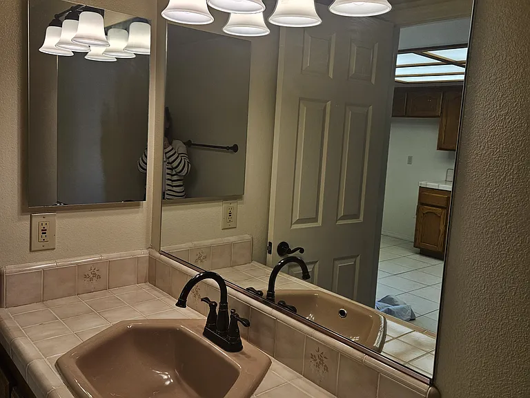 411 Tiffany Dr — Photo 4