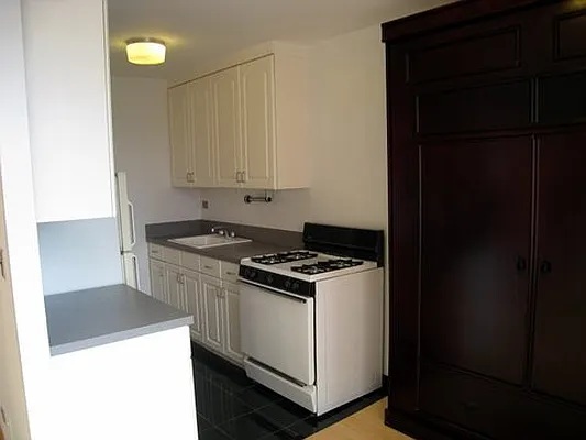 Rented by Bond New York | media 6