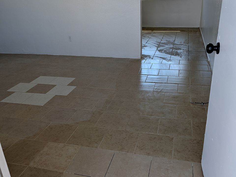 1st image of 930 Pine Ave APT B