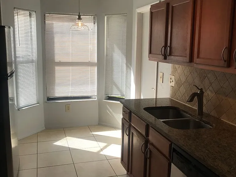7665 Sugar Bend Dr — Photo 6