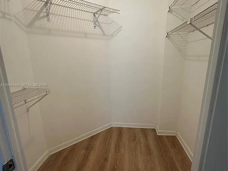 8290 Lake Dr #517 — Photo 7