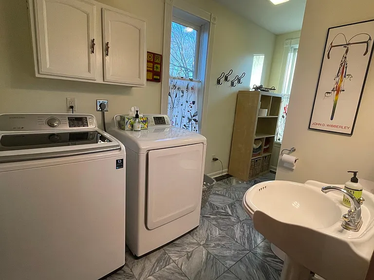 Lower level full bathroom