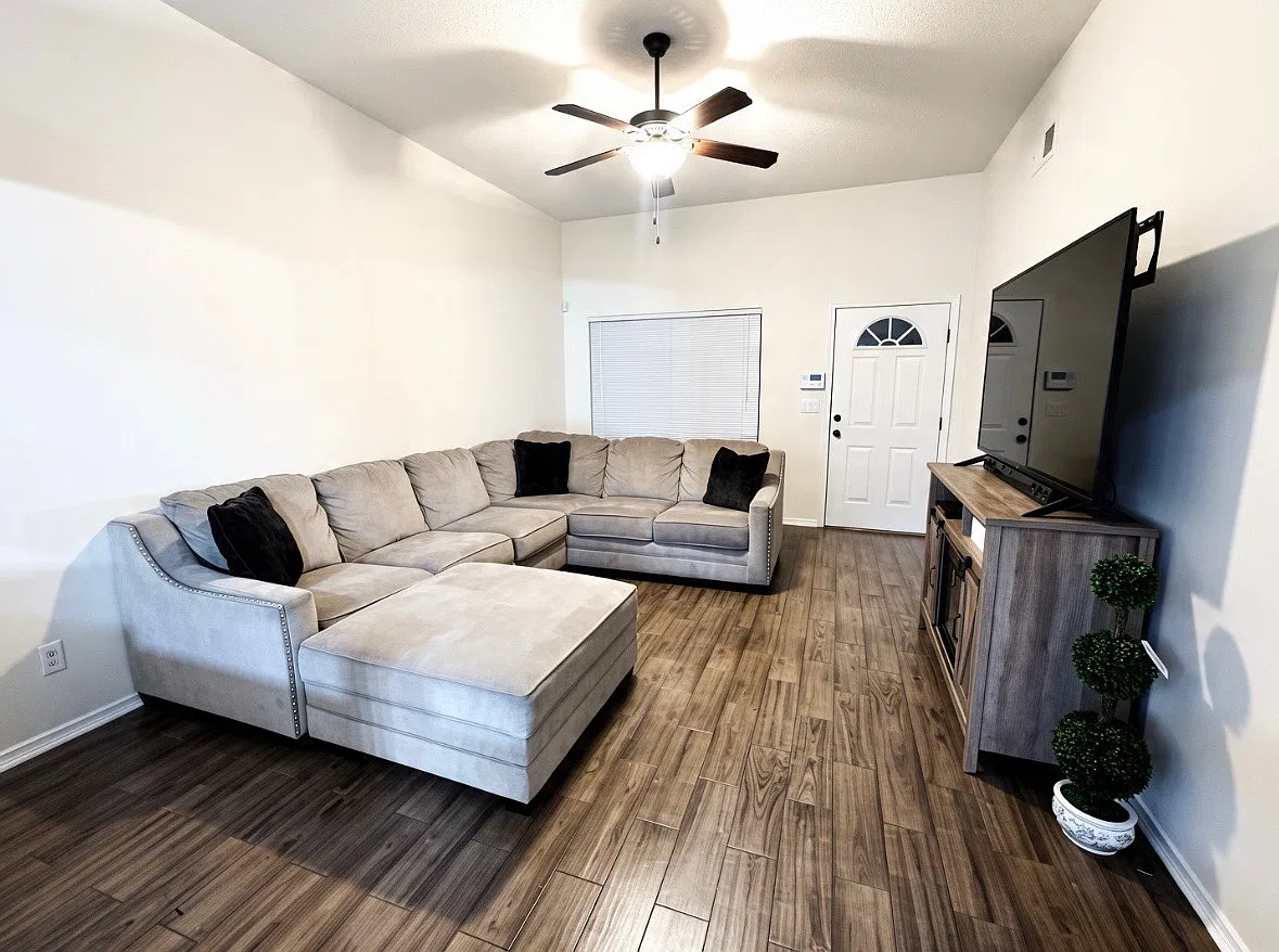4 bed, 1324 sqft, $1,700 — Photo 3