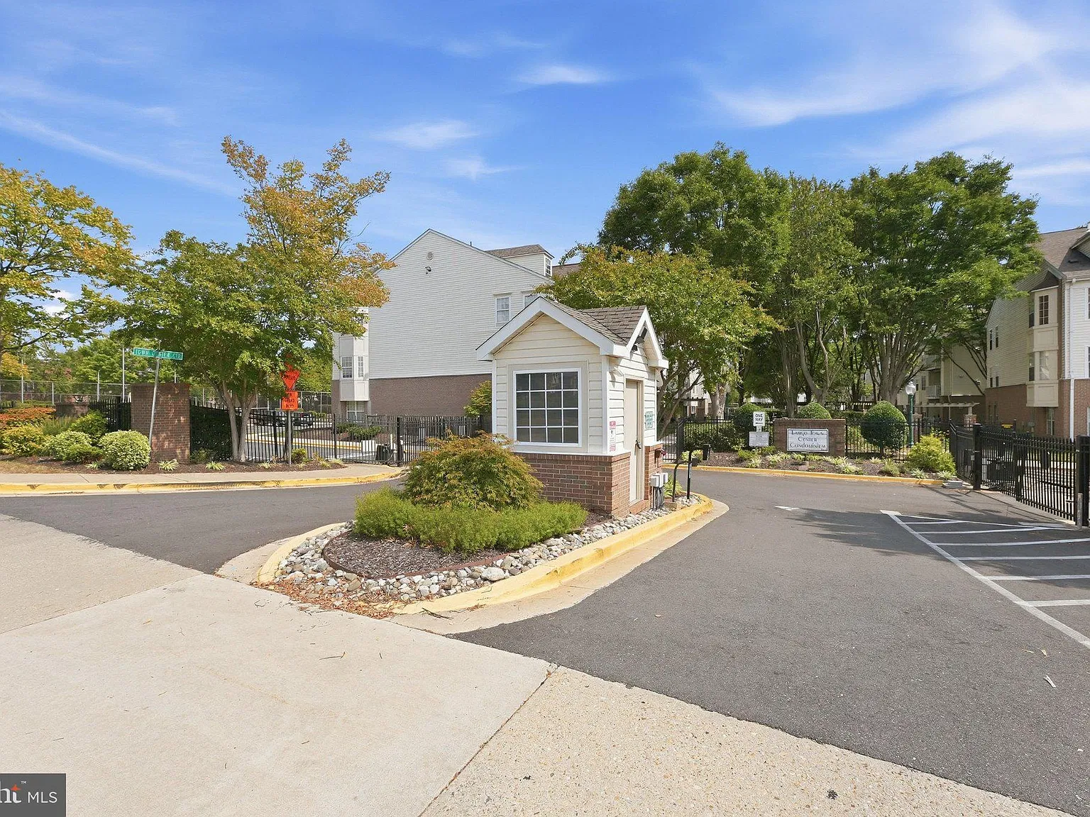 Largo Town Center — Photo 2