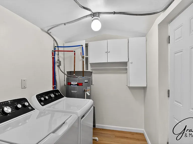 11319 Chalmers Ave — Photo 11
