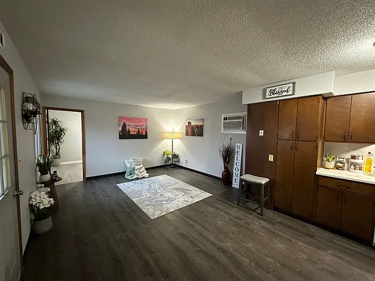 322 S Washington St — Photo 5