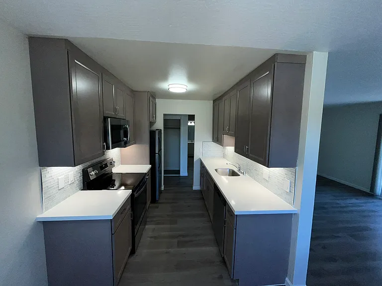 585 MacArthur Blvd — Photo 6